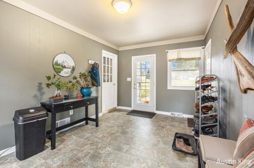 643 Leonard St, Grand Rapids MI 49503-1137 exterior