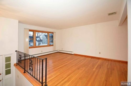 29 Howcroft Rd, Maywood, NJ 07607-1022