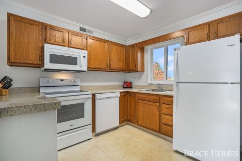 3280 Devonwood Dr, Grand Rapids MI exterior