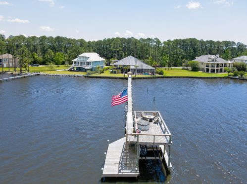 4552 Bayside Dr, Milton FL 32583-8436 exterior