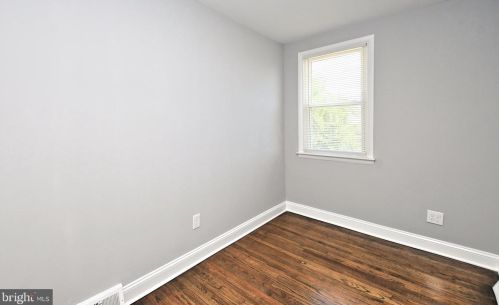 8721 Jackson St, Philadelphia PA 19145-2427 exterior