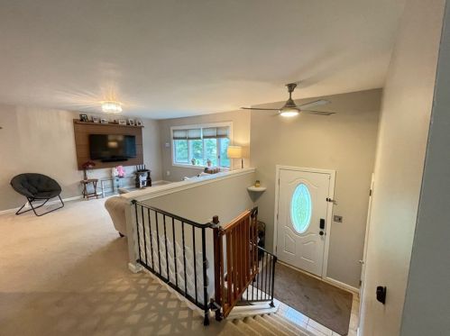 128 Tallyho Dr, Springfield MA  01118-1944 exterior