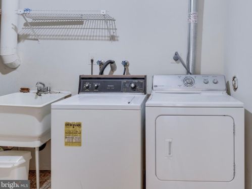 11352 Empire Ln, Rockville MD 20852-2870 exterior