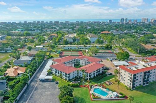 53 High Point Cir, Naples FL 34103-4282 exterior