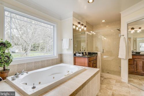 11801 Ambleside Dr, Rockville MD 20854-2109 exterior