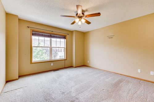 1932 Shamrock Pl, Chaska MN 55318-5405 exterior