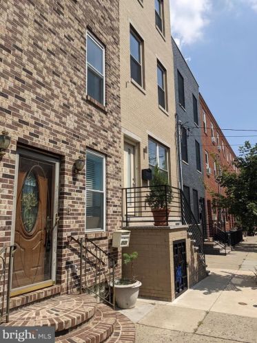 2029 Ellsworth St, Philadelphia PA 19146-3010 exterior