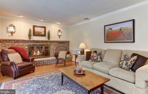 11 Todmorden Dr, Media PA 19086-6727 exterior