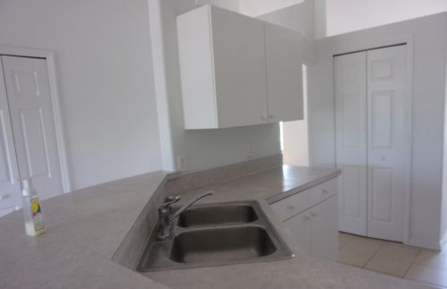 1407 Grapeland Ave, Fort Pierce FL 34952-4951 exterior