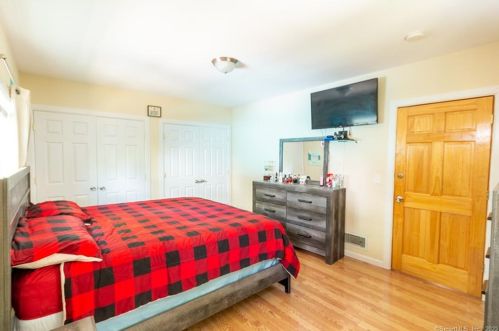 376 Chestnut St, New Britain CT 06051-2309 exterior