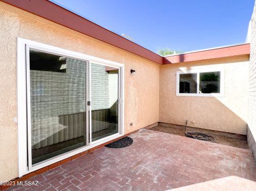 5694 Camino De La Noche, Tucson AZ  85718-4421 exterior