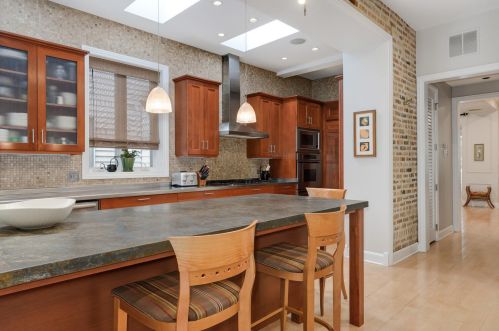 1048 Barry Ave, Chicago IL 60634-4610 exterior