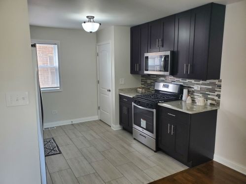 8733 East End Ave, Chicago IL  60617-2734 exterior