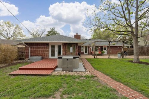 2608 Dunbarton Dr, Austin TX 78723-2233 exterior