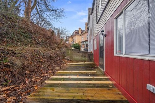 106 Carrick Ave, Pittsburgh PA  15210-4324 exterior