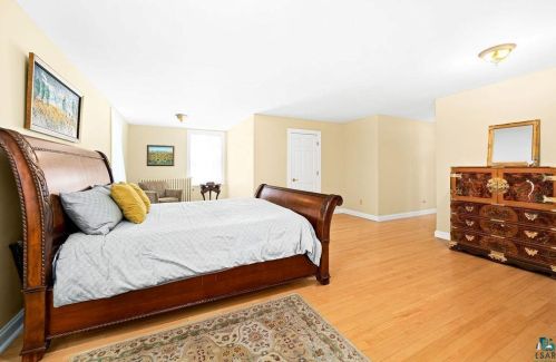 2240 Roslyn Ave, Duluth MN 55803-2330 exterior