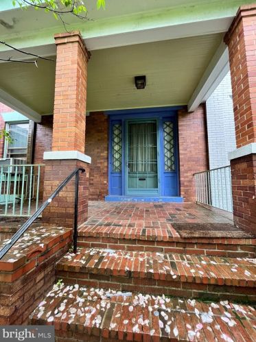 1360 Oak St, Washington DC  20010-3430 exterior