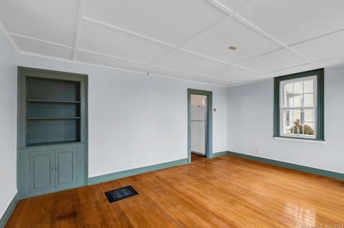 83 Maple St, Ellington CT  06029-3350 exterior