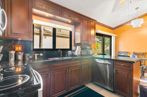 174 Executive Cir, Boynton Beach FL 33436-1833 exterior