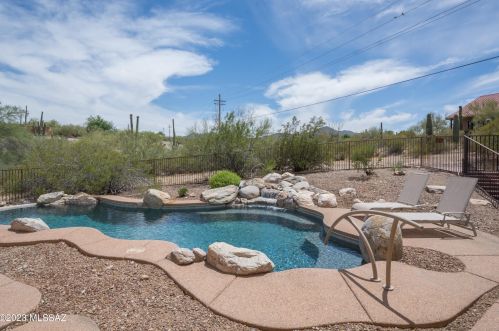 7015 Camino De Los Caballos, Tucson AZ 85743-9689 exterior