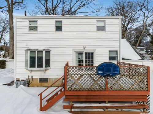 4 Lynhaven Pl, Commack NY 11725-3107 exterior