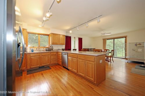 29 Garryford Dr, Middletown NJ  07748-3761 exterior