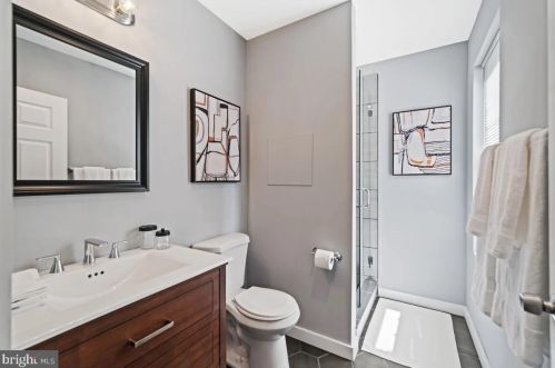 2527 Front St, Philadelphia PA 19133-4005 exterior