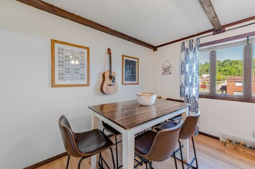 6024 Broad St, Library PA  15129-9614 exterior