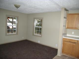 1530 Lindberg St, Springfield MO  65804-2421 exterior