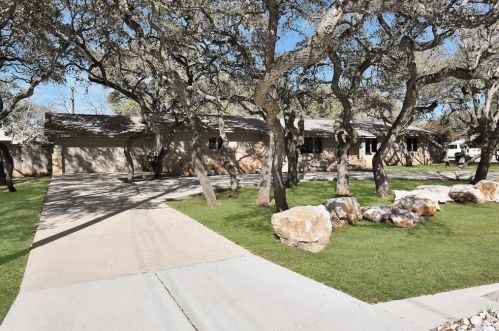 127 Donella Dr, San Antonio TX 78232-1401 exterior