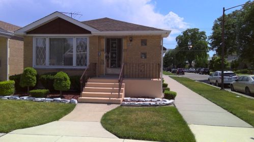 5825 55th St, Chicago, IL 60638-2717