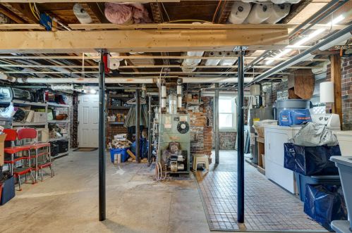 45 Oak St, Dover NH 03820-2845 exterior