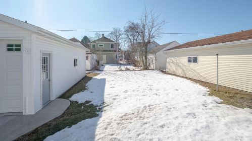 1843 Fairmont St, Manitowoc WI 54220-2658 exterior