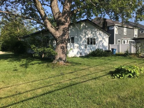 547 Myrtle Ave, Elmhurst IL  60126-1843 exterior