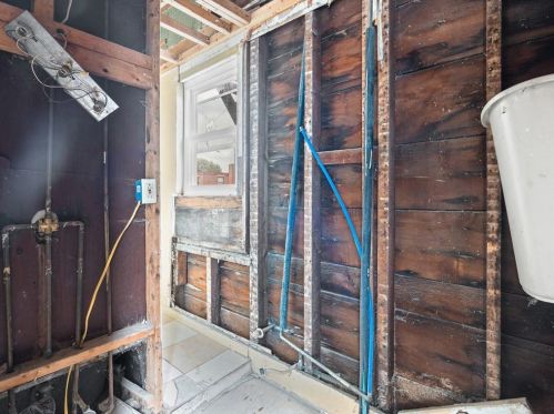 213 Pavilion Ave, Providence RI 02905-1621 exterior