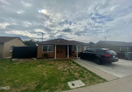 154 Hughes Dr, Oxnard CA  93033-5328 exterior