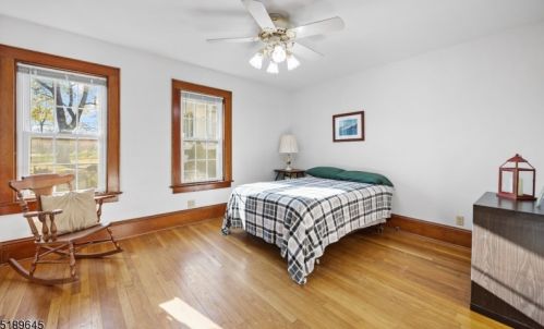 54 Main St, Clinton NJ 08809-1250 exterior