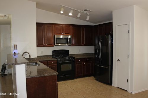 7111 Providence Dr, Tucson AZ  85757-6946 exterior