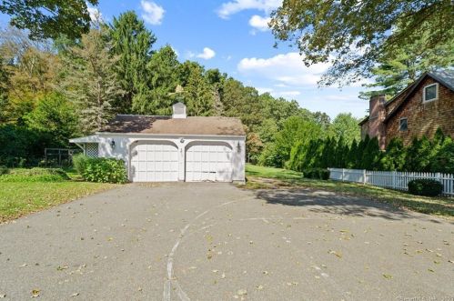 60 Elm St, Deep River CT 06417-1687 exterior