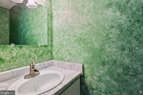 3110 Apple Rd, Washington DC 20018-1605 exterior