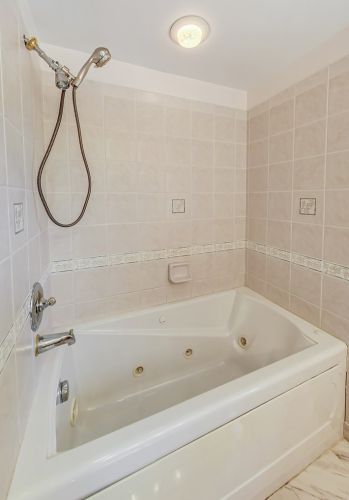 6147 Melvina Ave, Chicago IL 60638-4305 exterior