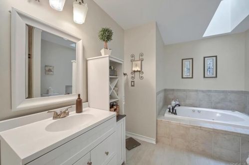 51 Oak Hl Rd, Middletown NY 10941-1366 exterior