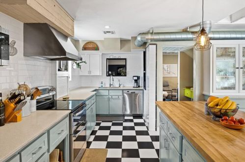 2409 Comburg Castle Way, Austin TX 78748-5259 exterior