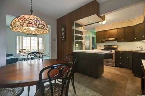 14 Henderson Ave, Valley Stream NY 11580-3025 exterior