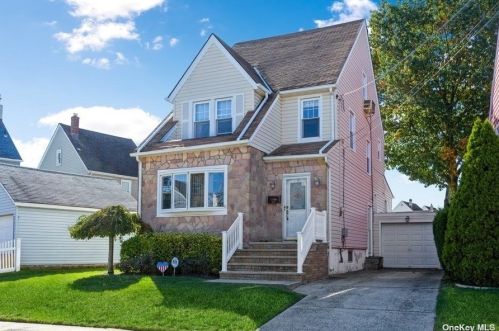 172 Locust St, Valley Stream, NY 11581-2128
