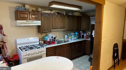 215 Weymouth Rd, Darby, PA 19023-1425