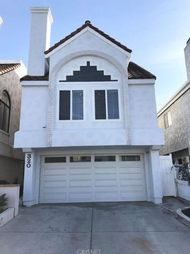 320 Rossmore Dr, Oxnard CA  93035-4465 exterior