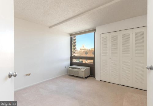 241 6th St, Philadelphia PA  19106-3723 exterior