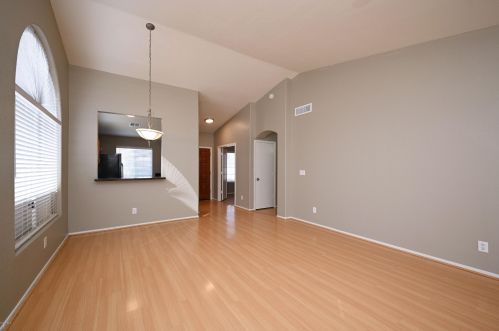 7043 28th Ave, Phoenix AZ  85051-8452 exterior