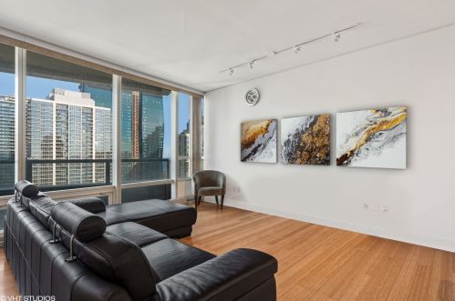 340 Randolph St, Chicago IL  60601-7618 exterior